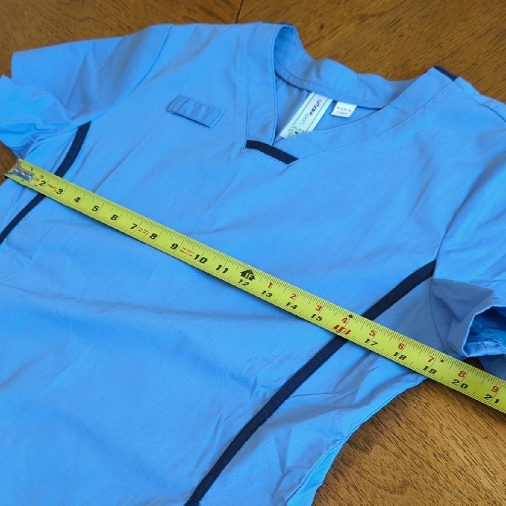 Urbane Sport Blue V-Neck Scrub Top Women's Size Medium - Picture 4 of 5